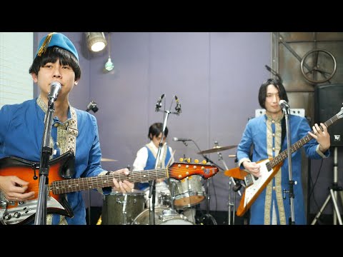 Pyramidos(ピラミッドス) - Lambaya Puf De