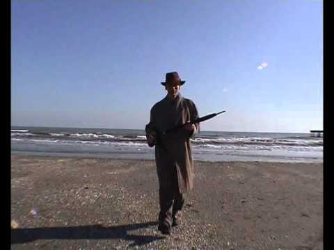 Hotel (2001) Julian Sands - What is the fellow without an umbrella