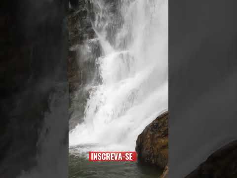 Cachoeira no centro de RIO ACIMA MG