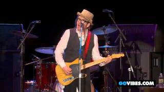 Elvis Costello &amp; The Imposters Perform &quot;Peace, Love, and Understanding&quot; at Vibes 2011