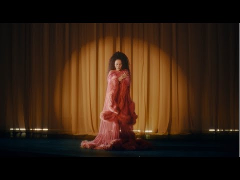 Izzy La Reina - 1942 (Official Video)