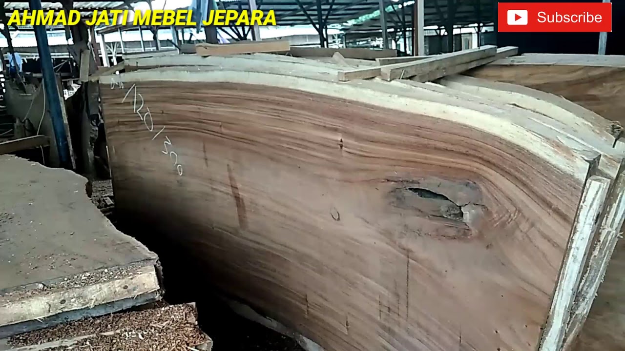FURNITURE BERBAHAN KAYU TREMBESI SOLID