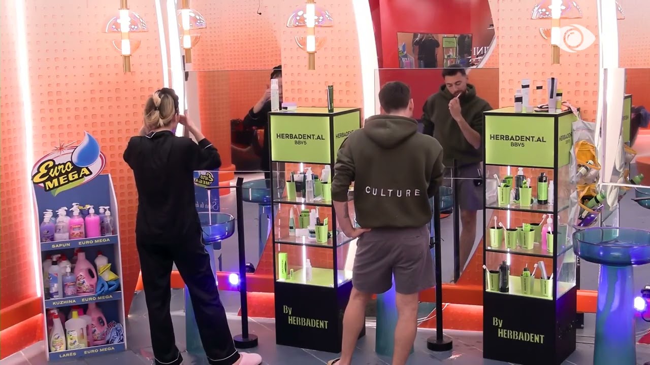“Shteti yt nuk e solli fare trupin diplomatik këtu te unë”/ Stenaldo ‘e thumbon’, Juela: E solli Baby G…