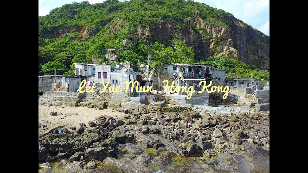 Walk inside tunnels, see cannons, and learn coastal defence history.