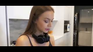 Download lagu Giantess NA0MI Unaware Bug Problems SFX mp3