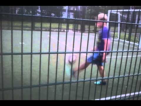 Всеволод Бобров набивает мяч!