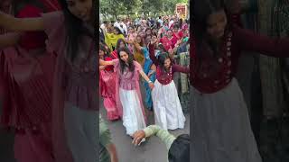 Download lagu Bhuvapani Karva gya Bhuva Mara || #garbadance #navratri2025 #dance #garbanavratri #garbamusic #song mp3 Download lagu Bhuvapani Karva gya Bhuva Mara || #garbadance #navratri2025 #dance #garbanavratri #garbamusic #song mp3