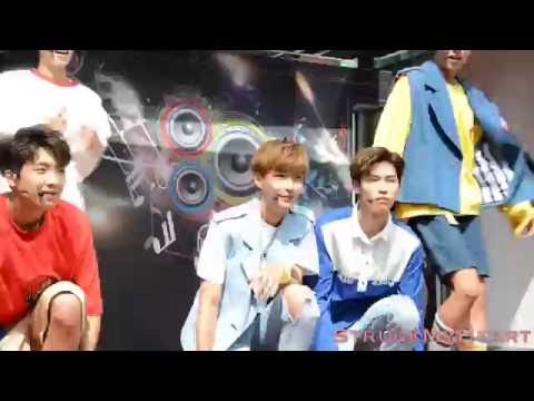 [현경 FanCam] 160619 서울 신촌 버스킹 * 로미오 "PRESENT"