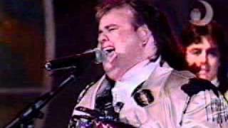 los guardianes del amor  en vivo   tema  cien abriles  en vivo.WMV