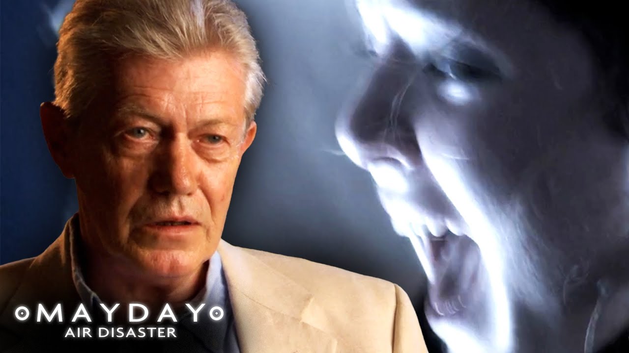 There's A Hole In A Cabin! | American Airlines Flight 96 | Mayday: Air Disaster