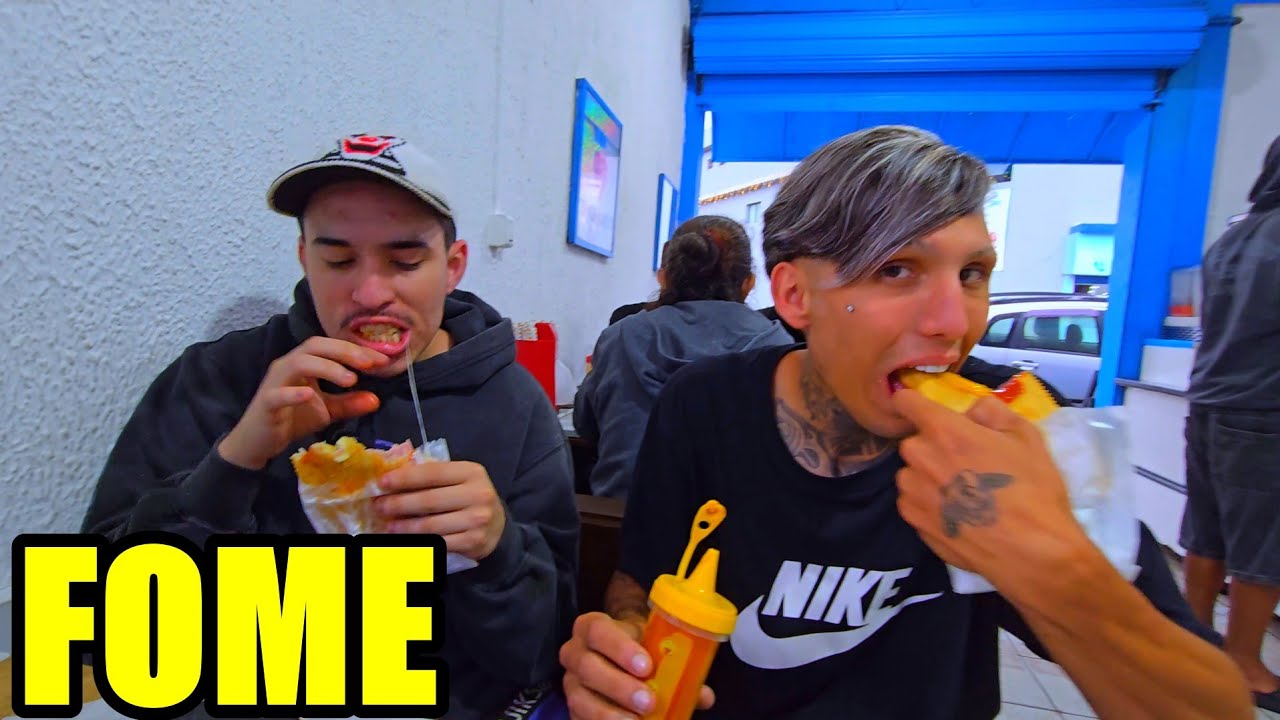 COMENDO PASTEL COM O RUSSO 