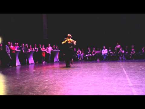 Liz and Yannick Vanhove improvising at milonga Madame Yvonne