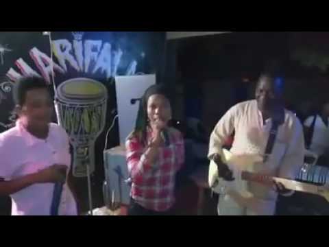 LIVE : BINETTE DIALLO ft  AICHA KINDIA et tonton MIC PARAYA en live à Mariffala
