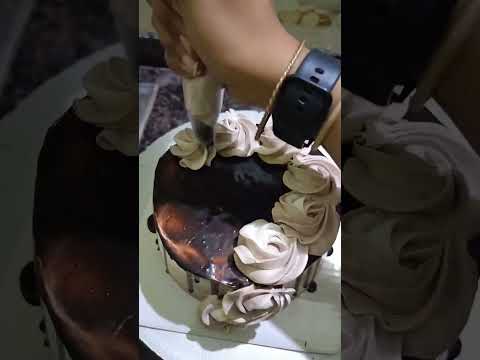 chocolate cake decoration #cake #cakedecorating #youtubeshorts #cakedesign #shorts
