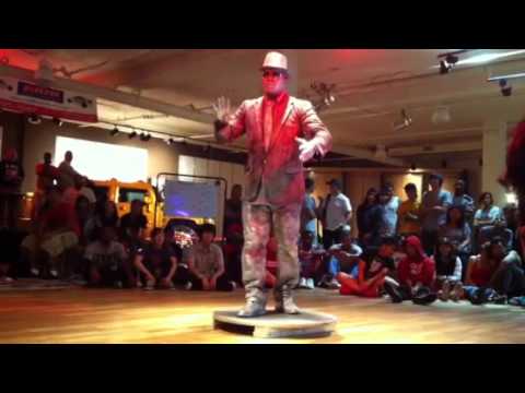 Robot 2000 aka Eclipse at good vibes Expo 2012