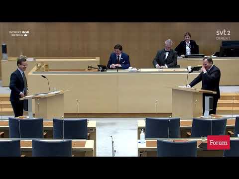 Skrattattack under Riksdagens partiledardebatt