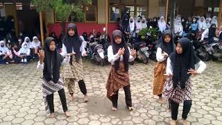 Download lagu Tari Kreasi Cakra Kelas 7E mp3