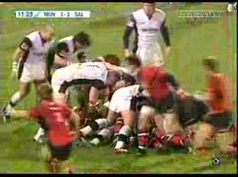 Chabal driven back by the Munster pack