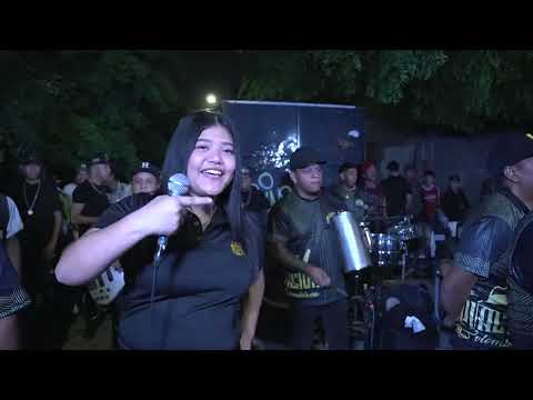 cumbia en la playa-Inspiracion Colombiana (En Vivo).