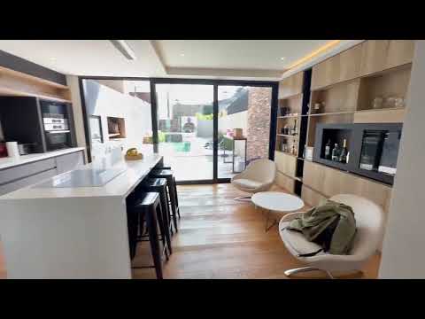 Video de YouTube - Casa en Venta de 3 dormitorios con Piscina y Jardín en Punta Gorda, Montevideo