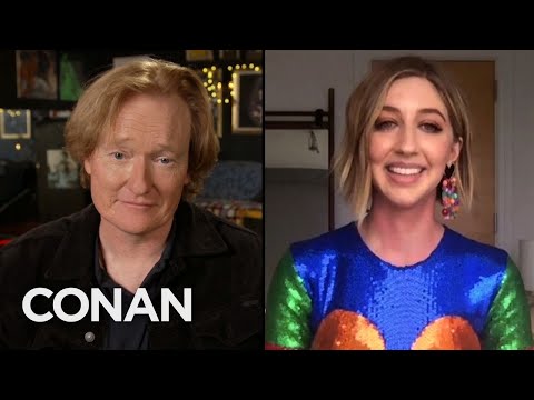 海蒂-加德納的父母喜歡吹噓她 - CONAN on TBS (Heidi Gardner’s Parents Love To Brag About Her - CONAN on TBS)