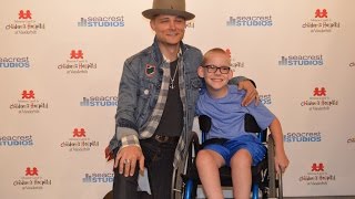 Frankie Ballard Sings 'Young and Crazy' With Patient In Seacrest Studios