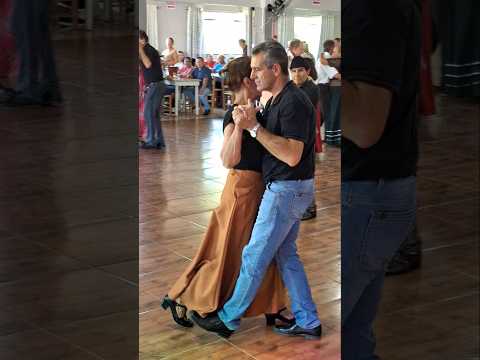 no clube Guarani em Itapejara do Oeste no Paraná.Brasil #shotrs #baile #dancarinos #dança #dance