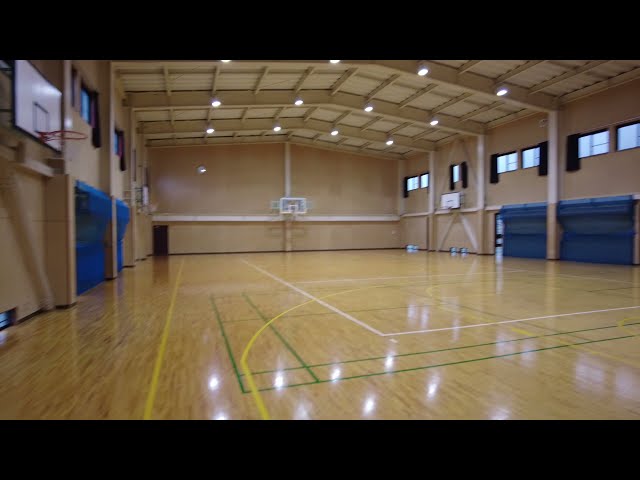 ロビーから体育館の導線