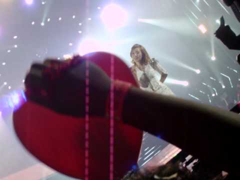 111210 Singapore SNSD Tour - Taeyeon 'Saranghae' during Kissing You