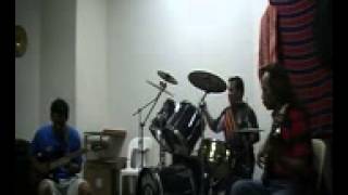 Download lagu Evolusi-Madu Cinta Berbisa mp3 Download lagu Evolusi-Madu Cinta Berbisa mp3