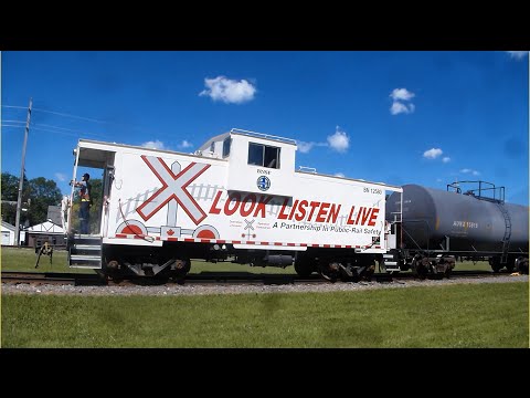 BNSF 2694 pushing the Operation Lifesaver caboose and 7 cars southbound in Winnipeg, Manitoba