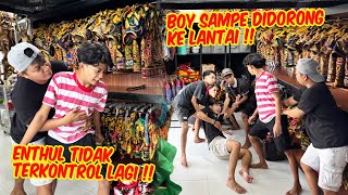 Download lagu Suasana menjadi tegang !! ENTHUL GAK TERIMA SAMPAI SEMUA ORANG KETAKUTAN mp3 Download lagu Suasana menjadi tegang !! ENTHUL GAK TERIMA SAMPAI SEMUA ORANG KETAKUTAN mp3