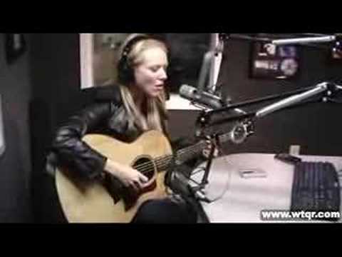 Jewel Performs "Thump Thump" Live at WTQR