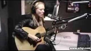 Jewel Performs "Thump Thump" Live at WTQR