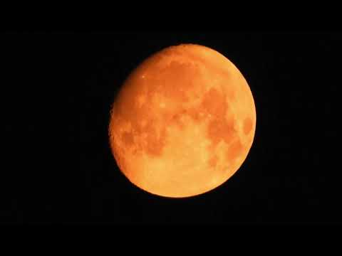 Red Moon above Vancouver, BC, Canada 🌑 🌒 🌓 🌔 🌕