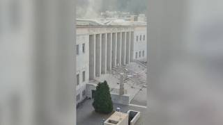 Bolzano, le immagini del crollo e l'arrivo dei pompieri in piazza tribunale