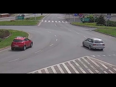 Kolizja na Rondzie Bankowym - BMW i Mazda