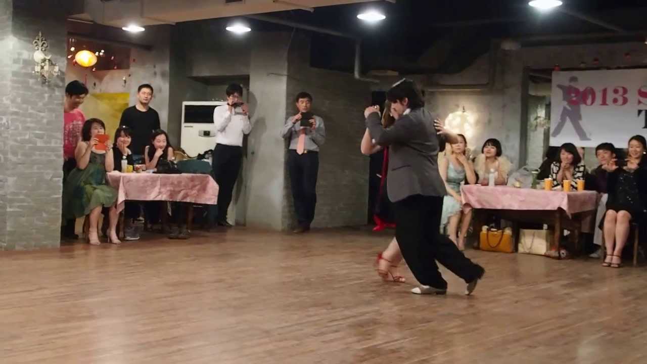 2013 Apr Fernando Sanchez y Ariadna Naveira @ Seoul farewell Milonga 1/2