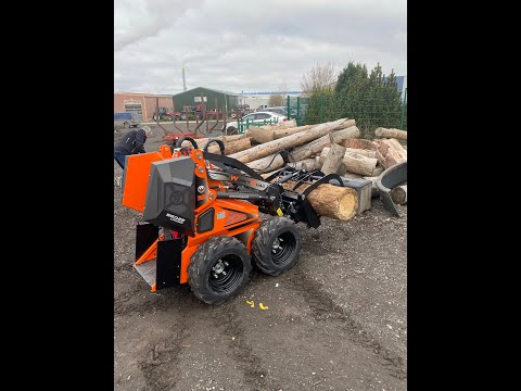 Holz stellen leicht gemacht mit einem Profi Minilader