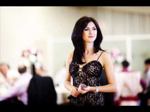 Andreea Voica - La salas cocosii canta ( live )