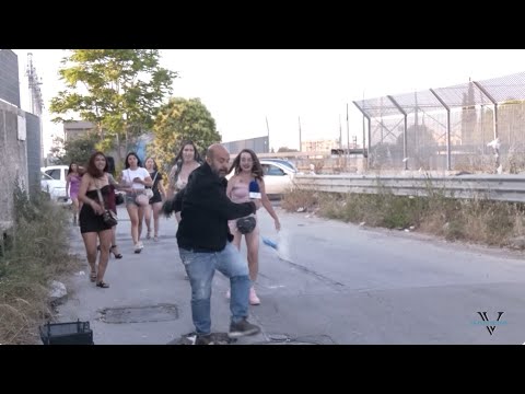 Mercato del sesso senza freni, prostitute inferocite: Antonio e Tino aggrediti con pietre e bastoni