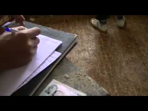 عملية توزيع الثياب للمدنيين على أهالي مدينة رأس العين من قبل كتيبة غرباء الشام