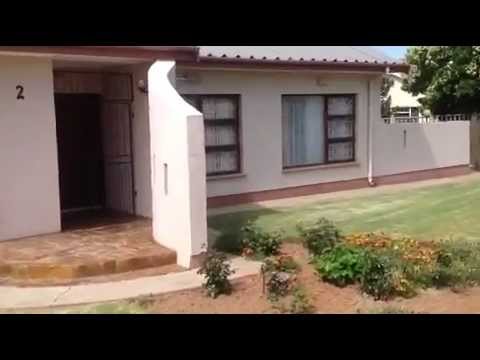 Worcester West property for sale 3 bedr 2 bathr 3 x garage with pool and braai area