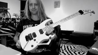 Video thumbnail for Performaxe, the Electric Guitar Support - feat. Brian Maillard by Performaxe