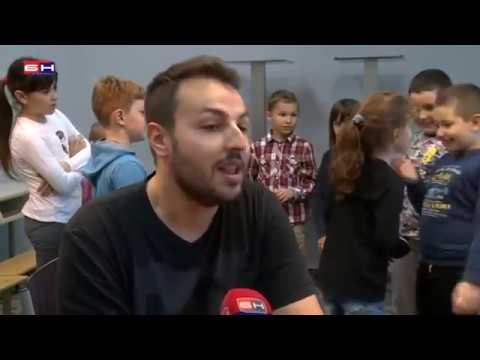 Reditelj Dejan Janković na radionici "Pozorišna Maštarionica" na Festivalu u Bijeljini