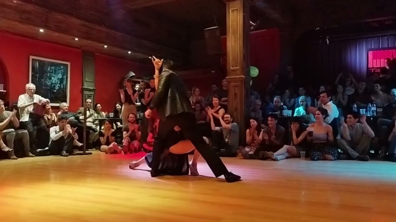 Roxane Camargo y Giuliano Calvimonte - Pata Ancha