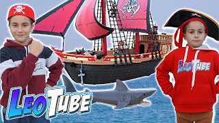 Leo y Mikel  juegan Nuevos Piratas de Playmobil