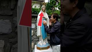 SEGNO DAL CIELO A MEDJUGORJE: La Vergine piange in diretta!