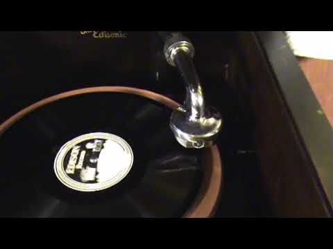Edison Edisonic Schubert Diamond Disc Phonograph Playing 2 Favorite Edison Diamond Discs