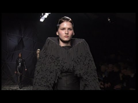 Paris / Gareth Pugh Ready-To-Wear Fall/Winter 2012/13 (fashion show)